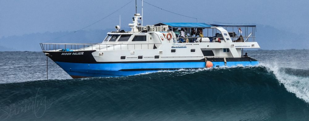 Moon Palikir surf charter boat