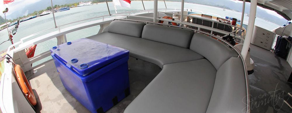 Upper deck