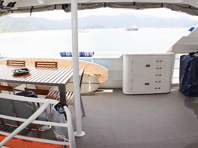 Upper deck