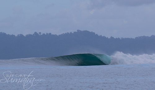 Shortys surf break Sumatra