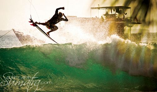 Nipussi surf break Sumatra
